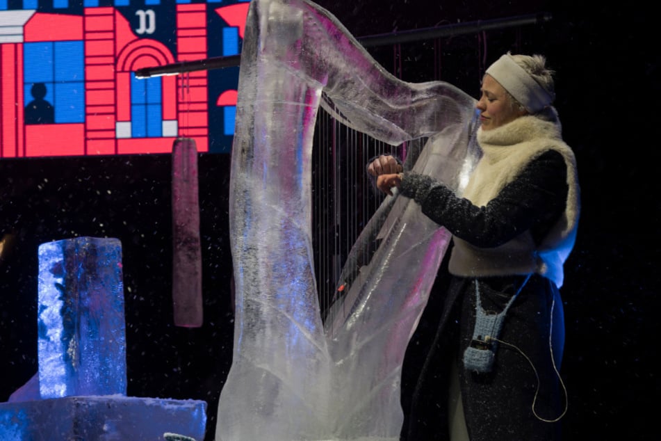 Im frostigen Finnland fand bei der KuHa-Eröffnungsfeier ein Konzert mit Instrumenten aus Eis statt.