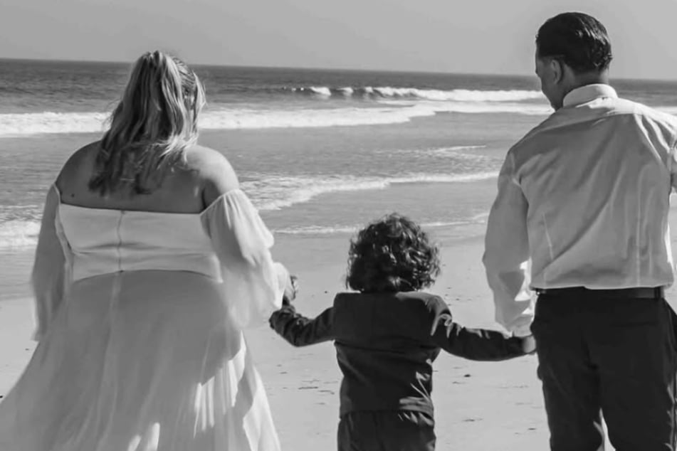 Happy End in letzter Sekunde: Die Familie ist wiedervereint - und verheiratet.