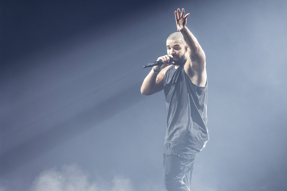 Drake has a new face tattoo, but fans are perplexed over what it might mean.