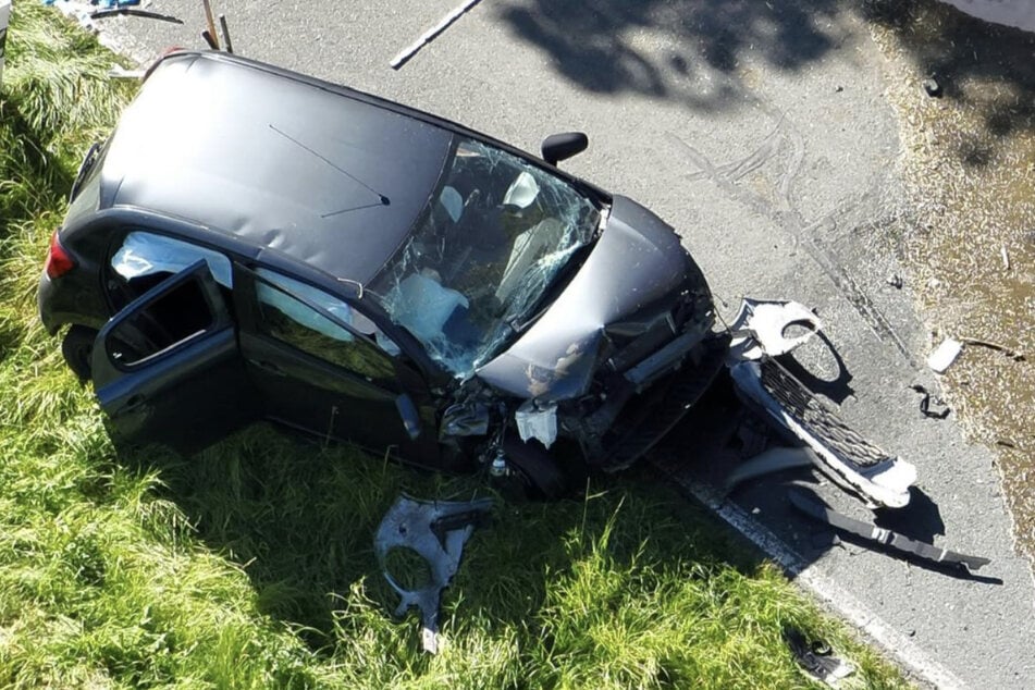 Wie die Polizei mitteilte, überlebte die Autofahrerin den Unfall nicht.