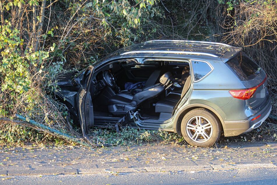 Wendemanöver geht schief: Audi kracht mit Seat zusammen - Kleinkind verletzt
