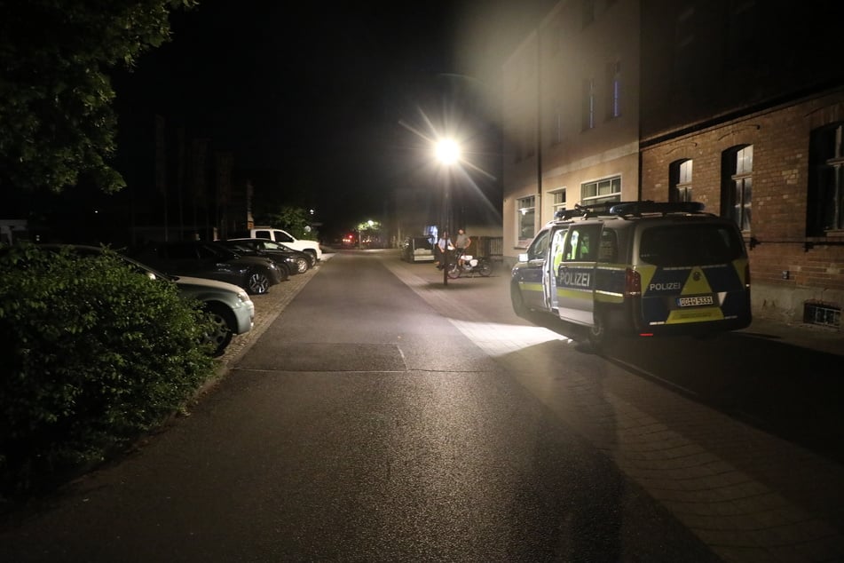 Die Polizei sucht nach dem flüchtigen Auto.
