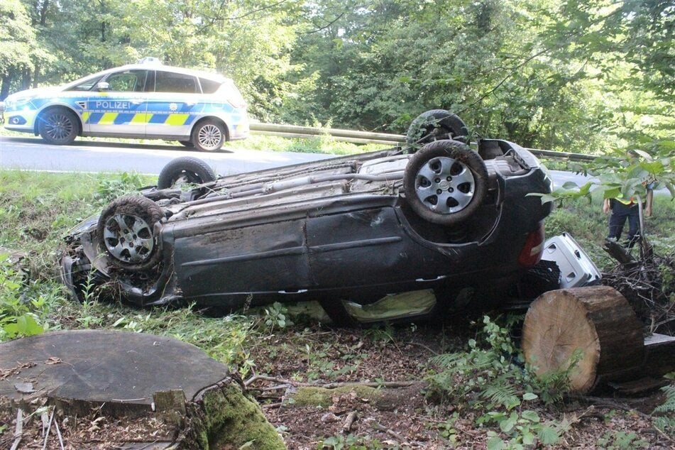 Nach dem Unfall war der leicht verletzte Fahrer (22) zunächst geflüchtet.
