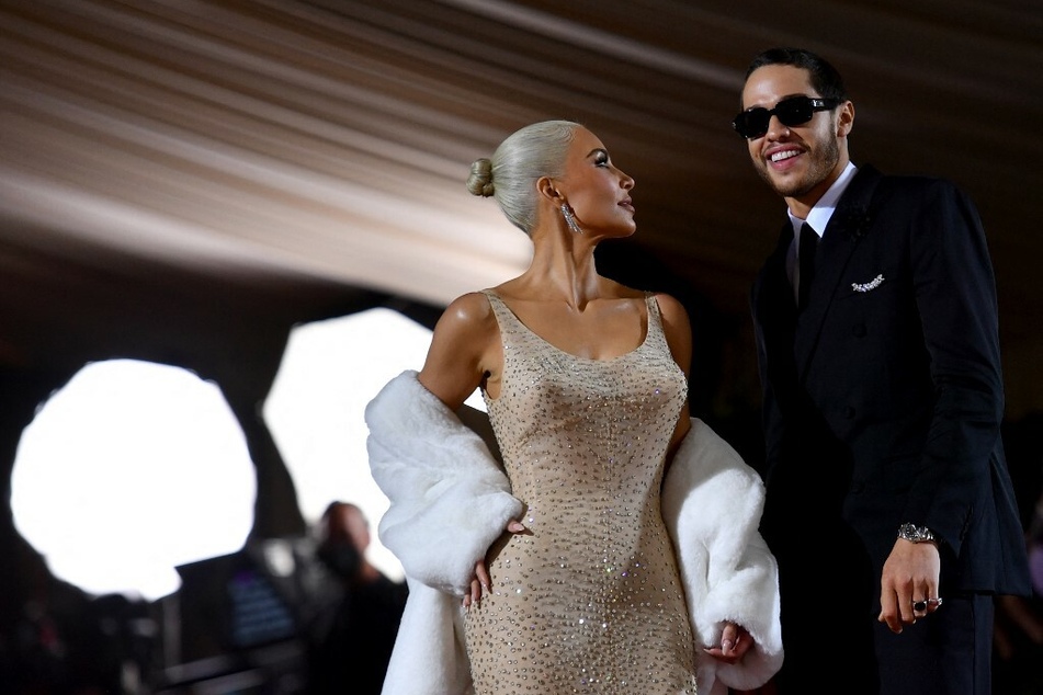 Auf der berühmten Met-Gala zeigten sich Kim Kardashian (41) und Pete Davidson (28) öffentlich als liebendes Paar.