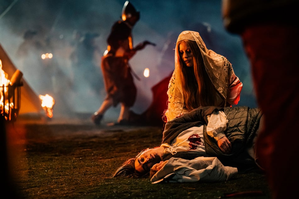 Kaiserliche Söldner brachten im Film Tod und Verwüstung auf den sorbischen Bauernhof.