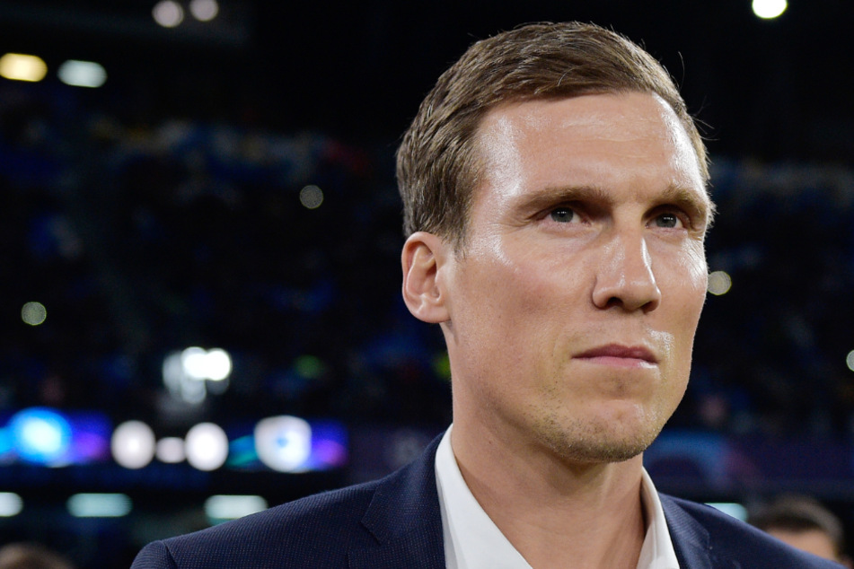 Hannes Wolf, der damalige deutsche Cheftrainer von KRC Genk, steht vor dem Spiel im Stadium. Nach einem schwachen Saisonstart hat sich der belgische Erstligist KRC Genk von seinem deutschen Trainer Hannes Wolf getrennt.