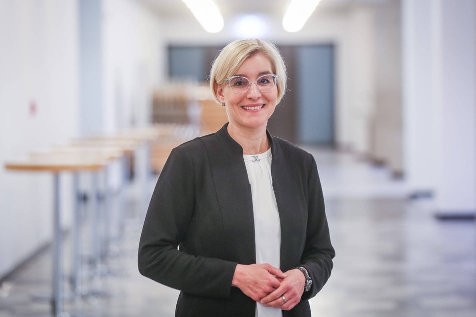 Seit 21 Jahren zieht Anita Maaß (50, FDP) die Fäden im Lommatzscher Rathaus. Nun wurde sie für weitere sieben Jahre gewählt.