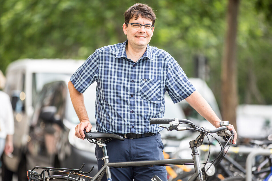 ADFC-Geschäftsführer Edwin Seifert (48) kritisiert die Verkehrssituation am Blauen Wunder.