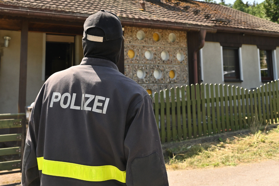 Chemnitz: Hausbrand in Mittelsachsen: Leblose Seniorin aufgefunden