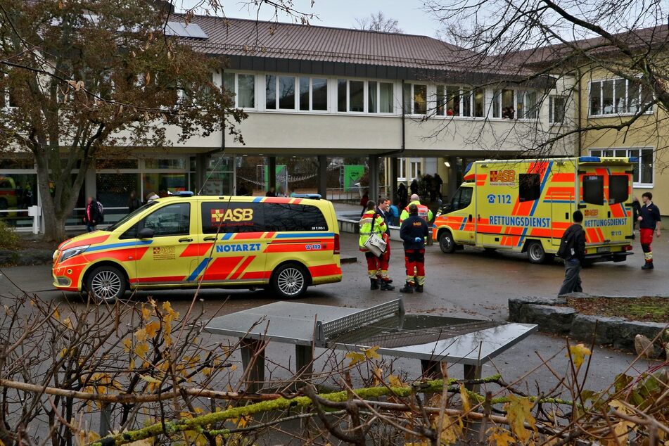 Mehrere Rettungswagen waren zur Schule in der Goerdelerstraße geeilt.