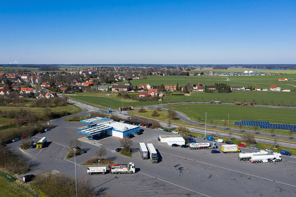 In Kodersdorf können die Fernfahrer noch parken, essen und duschen. Andere Rasthöfe haben komplett dicht gemacht.