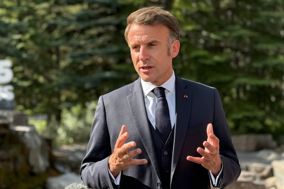 Frankreichs Präsident Emmanuel Macron (48) äußerte sich bei X zu den jüngsten Ereignissen.