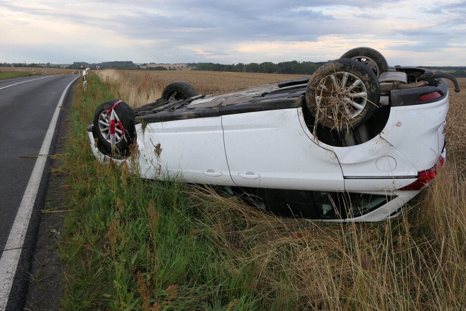 Ein 59-Jähriger ist am Dienstagabend mit seinem Ford auf der S38 bei Grimma verunglückt.