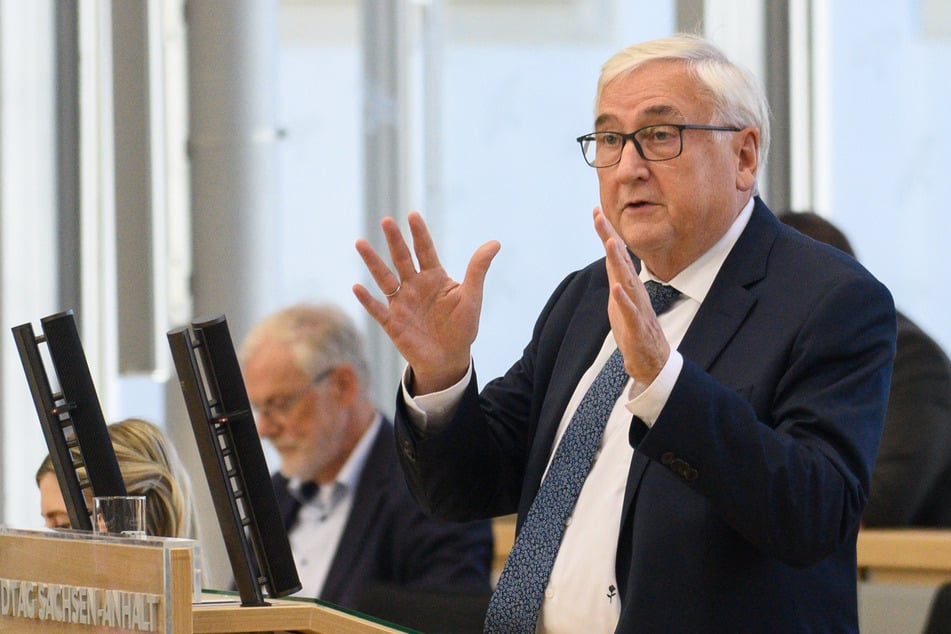 Finanzminister Michael Richter (69, CDU) stellte den neuen Landeshaushalt von Sachsen-Anhalt vor.