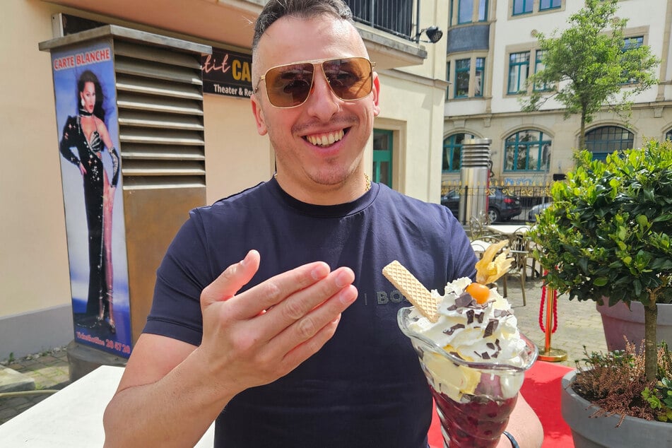 Am 1. Juni eröffnet im Eingangsbereich des Varieté "Petit Cabaret" ein Eiscafé.