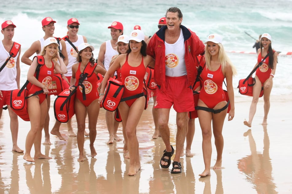 Insbesondere David Hasselhoff (73) erlangte durch seine Rolle mit der roten Badehose in den 90er-Jahren eine große Popularität.