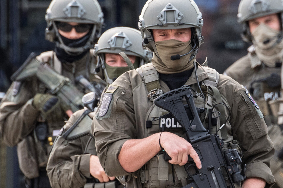 Beamte des Spezialeinsatzkommandos der Polizei Frankfurt während einer Übung – das Frankfurter SEK wurde wegen eines Skandals um rechtsextreme Chat-Gruppen aufgelöst.