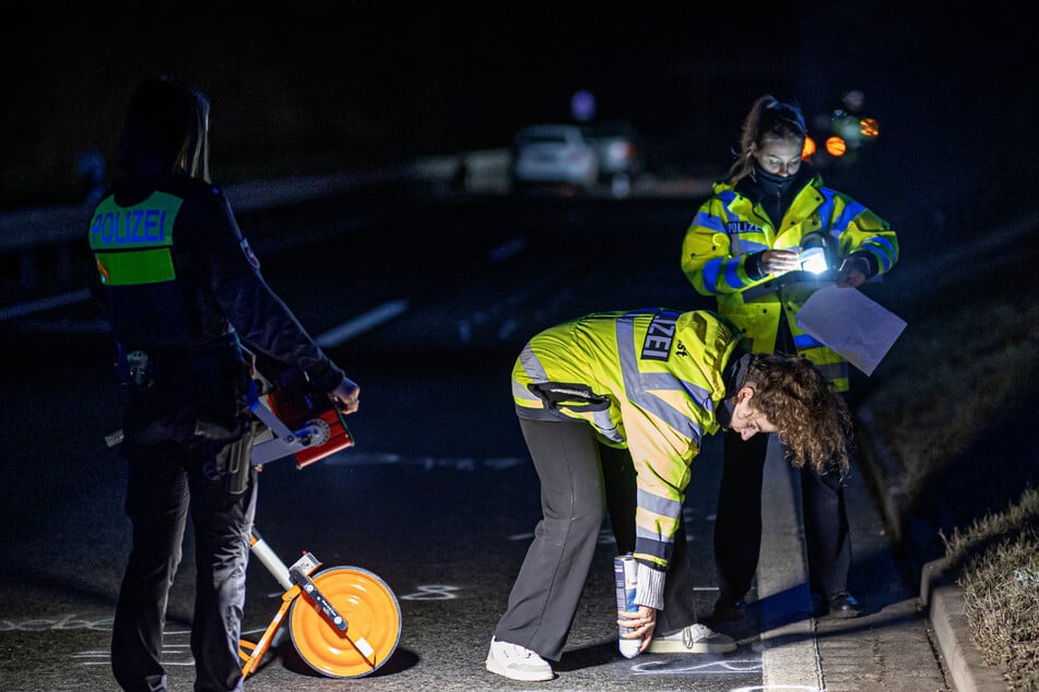 Eine Fußgängerin ist in Hannover bei einem Unfall ums Leben gekommen.