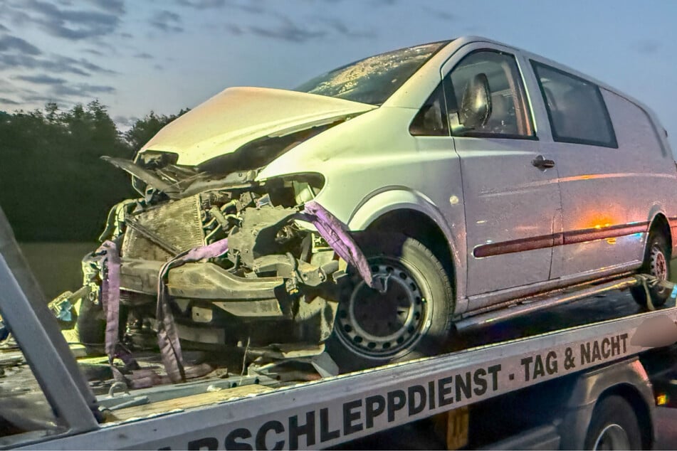 Der Mercedes Vito erlitt ebenfalls einen Totalschaden.