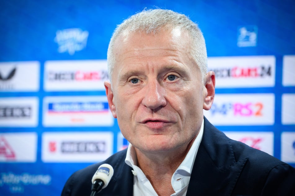 Hertha-Geschäftsführer Peter Göhrlich beklagte die Gewalt am Rande des Spiels gegen Schalke 04.