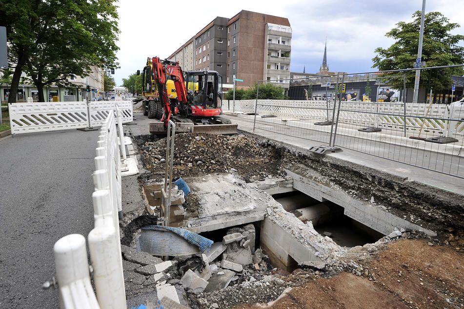 Grund für die Sperrung der Georgstraße ist ein einsturzgefährdetes Schachtbauwerk für die Fernwärmeleitung.