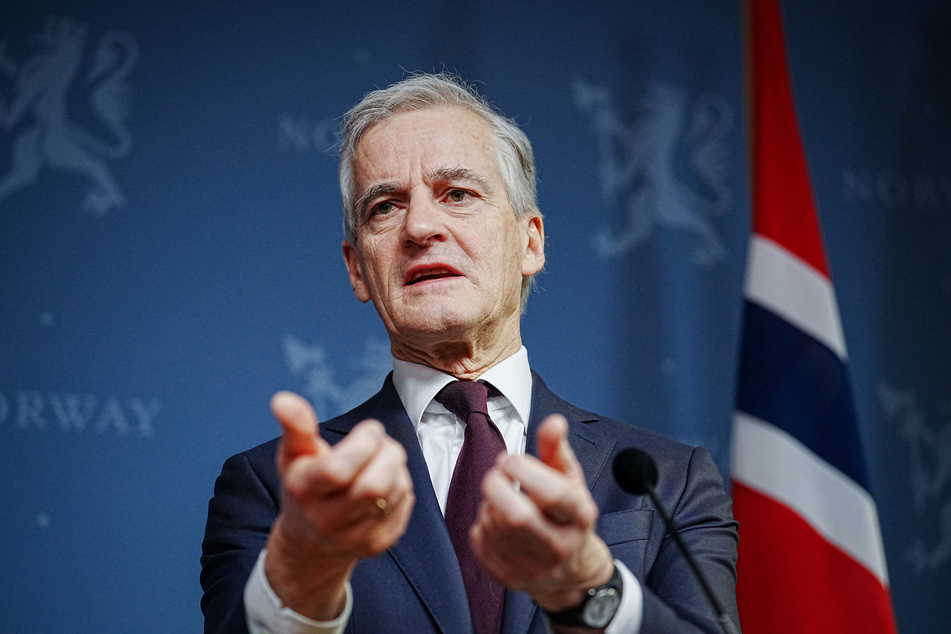 Norwegens Ministerpräsident Jonas Gahr Støre (63) wirft Israel Verstöße gegen das Kriegsvölkerrecht vor.