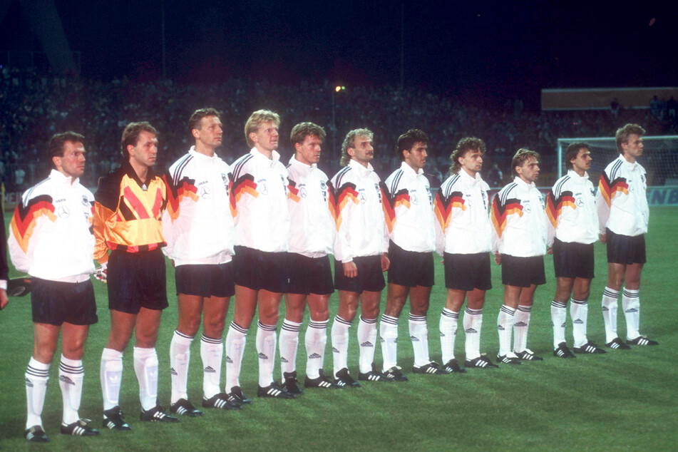 Am 14. Oktober 1992 läuft diese Elf zum ersten BRD-Länderspiel im Osten auf: Matthäus, Köpke, Buchwald, Effenberg, Reinhardt, Völler, Riedle, Scholz, Häßler, Thon und Helmer (v.l.n.r.).