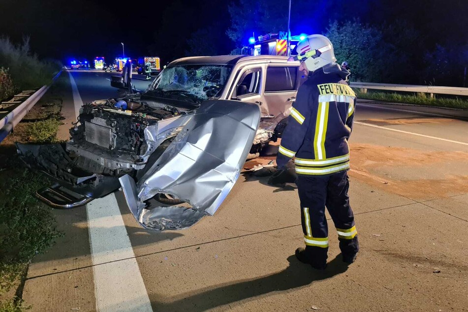 Ein SUV ist in der Nacht zu Montag auf der A9 in einen Sattelschlepper geknallt.