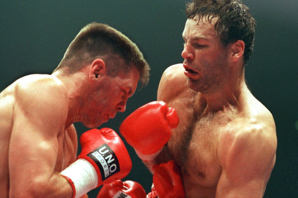 Weltmeister Henry Maske (rechts) beim Weltmeisterschaftskampf in der Dortmunder Westfalenhalle gegen den Berliner Herausforderer Graciano Rocchigiani (links) im Mai 1995. Zuvor wurde Maske 1983, 1985, 1986,1987 und 1988 DDR-Meister. (Archiv)