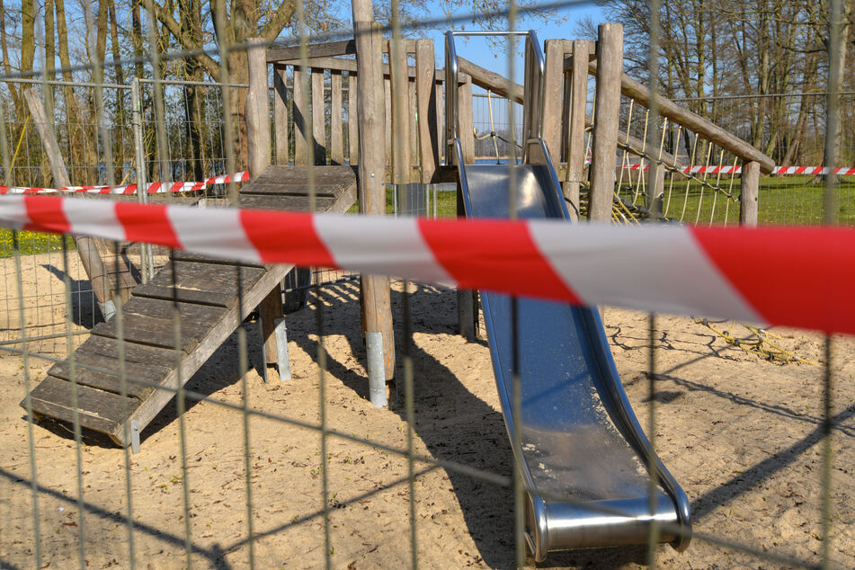 In Brandenburg dürfen seit Samstag die Spielplätze wieder genutzt werden.