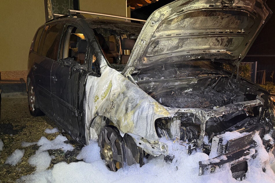 Der VW war nach dem Brand nicht mehr fahrbereit.