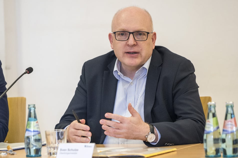 OB Sven Schulze (54, SPD) schätzt die Chemnitzer Tafel als "zentralen Baustein des sozialen Miteinanders in Chemnitz".
