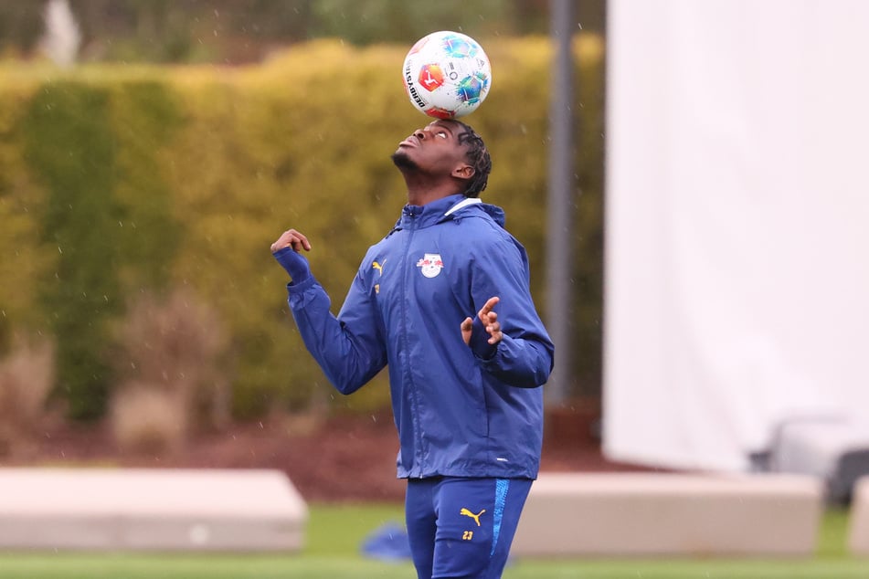 Castello Lukeba (23) ist aus RB Leipzigs Abwehr aktuell kaum wegzudenken. Im Sommer will er aber wohl weg.