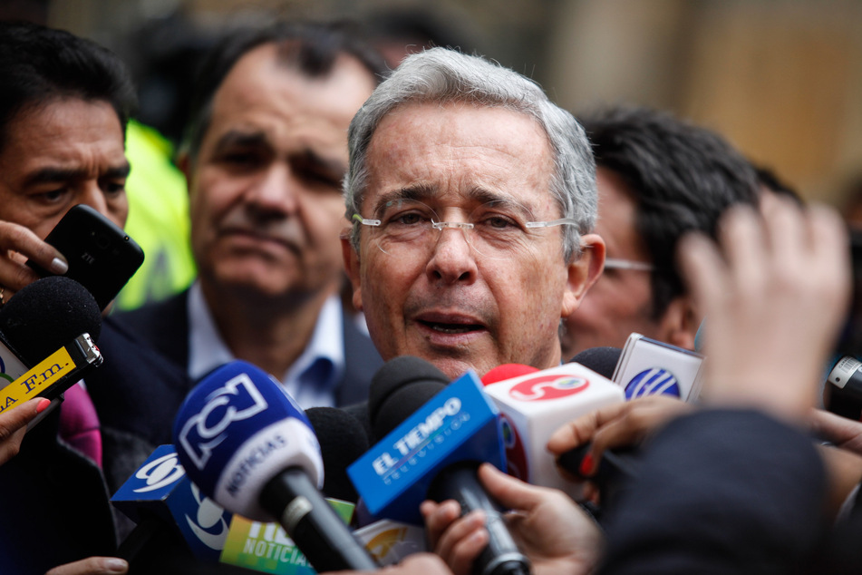 Alvaro Uribe, Ex-Präsident von Kolumbien, spricht vor Journalisten. (Archivbild)