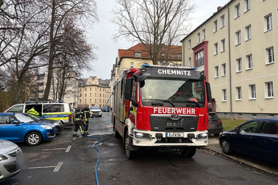 Die Senefelder Straße in Chemnitz: Hier wurde eine Fußgängerin (85) von einem Transporter angefahren. Polizei und Feuerwehr waren vor Ort.