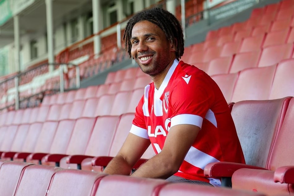 Jetzt ist es offiziell: Leon Guwara (29) schließt sich Energie Cottbus an.