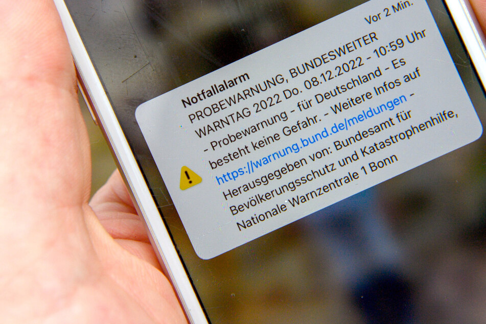 Eine solche Warnmeldung haben viele Bürger in Sachsen-Anhalt auf ihrem Smartphone erhalten.