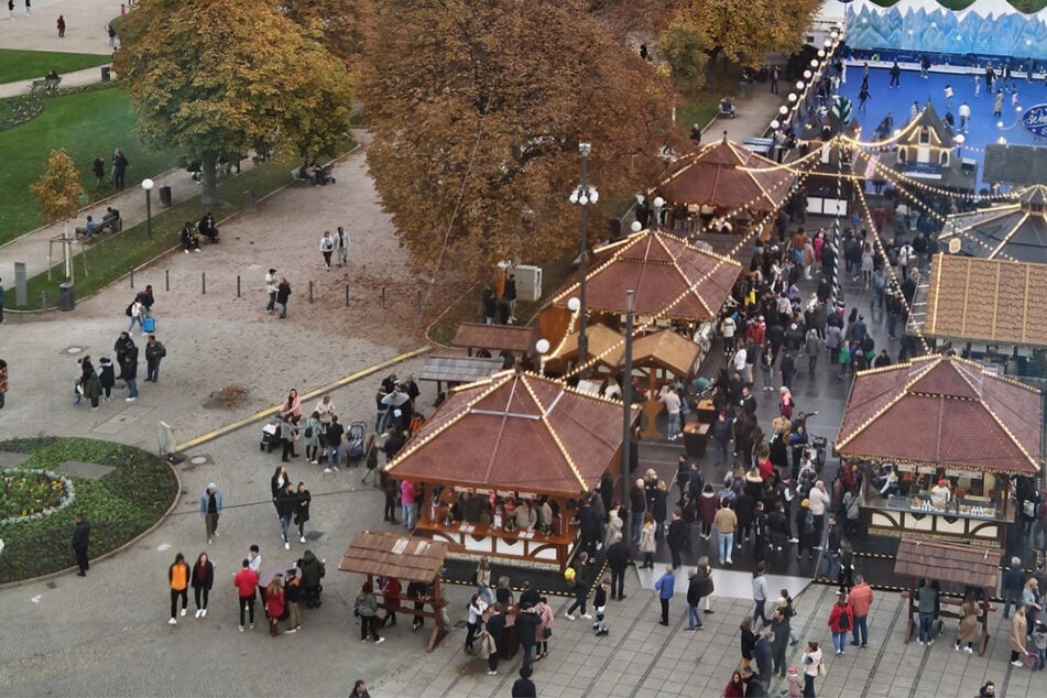 Stuttgart: Eröffnung bei Frühlingswetter: Stuttgarter Wintertraum läutet Vorweihnachtszeit ein