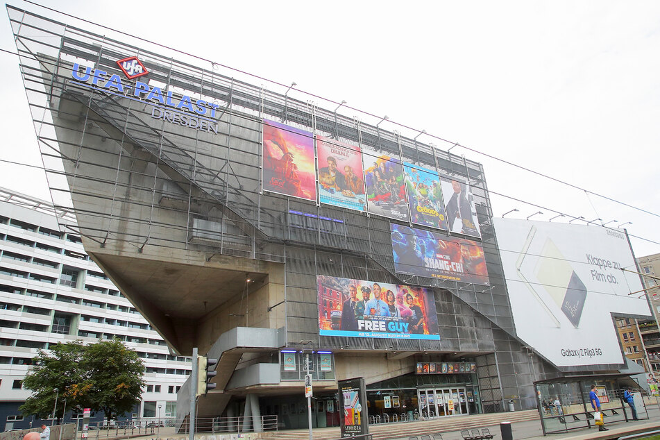 Der Ufa-Kristallpalast feiert mit dem Pullman Hotel eine 007-After-Show-Party.