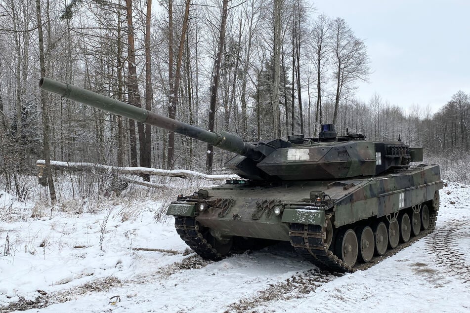 Litauen hat mehrere beschädigte Leopard-2-Panzer für die Ukraine instandgesetzt. (Archivbild)