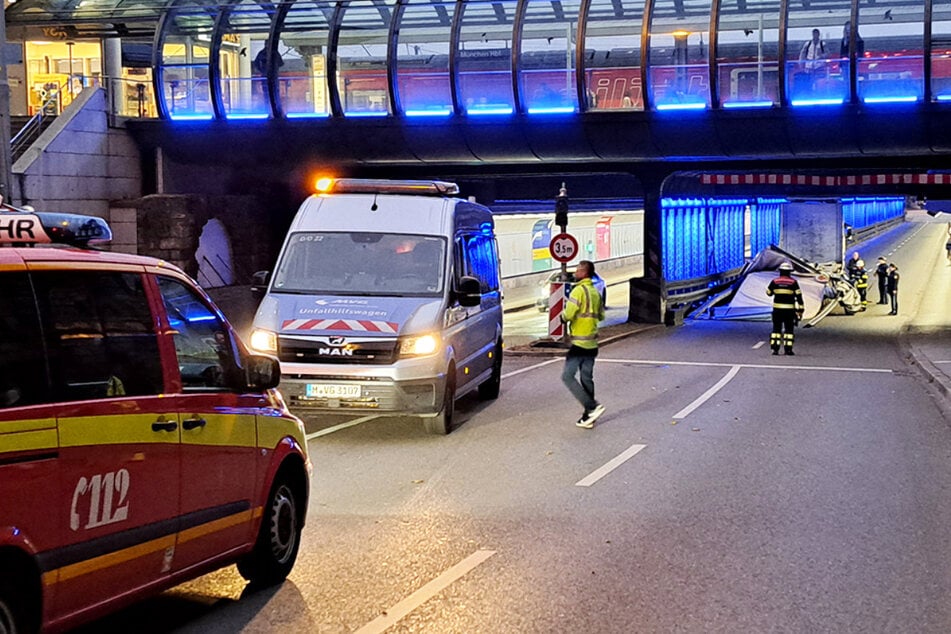 Unfall in Ludwigsvorstadt: Lkw bleibt in Tunnel stecken