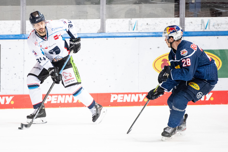 Benedikt Kohl (33, l.) von den Straubing Tigers wurde positiv auf das Coronavirus getestet.