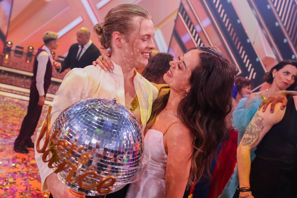 Gabriel Kelly (23) und Malika Dzumaev (33) gewannen die 17. Staffel von "Let's Dance".