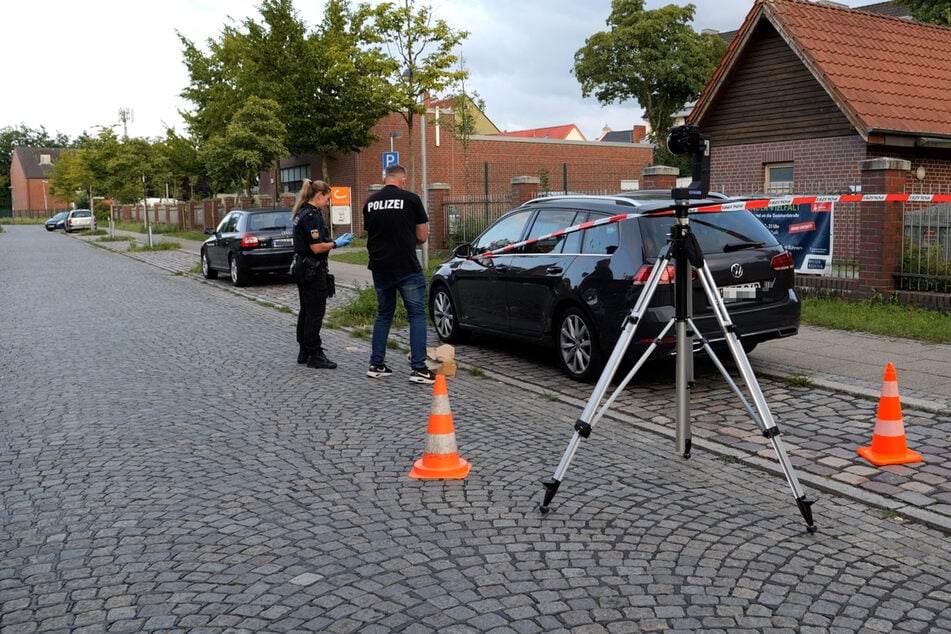 In Bremen wurde ein 17-Jähriger von drei anderen jungen Männern mutmaßlich mit Schlagwerkzeug attackiert.