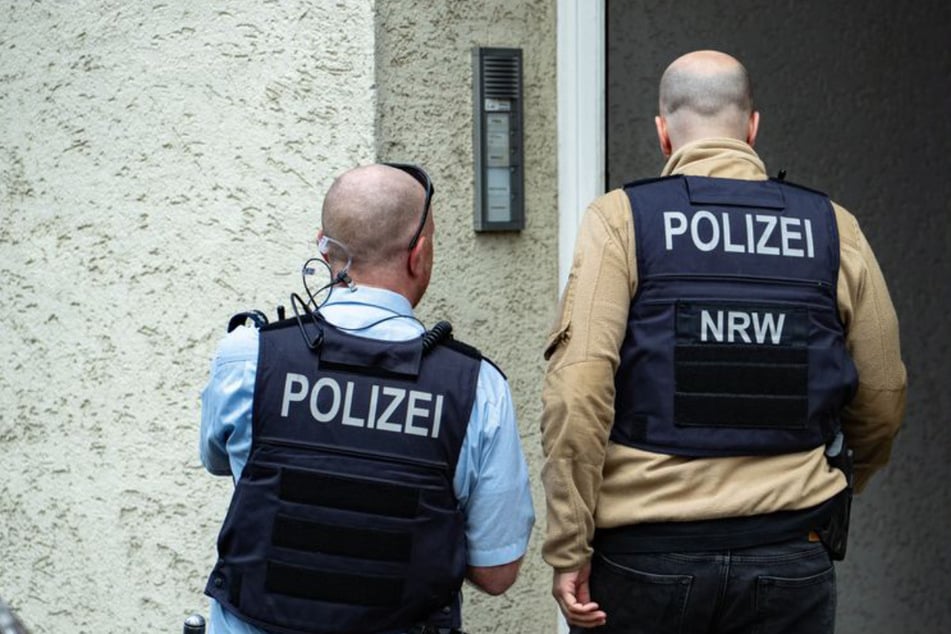 Vollstreckung von Haftbefehl: "Reichsbürger" haut SEK die Tür vor der Nase zu