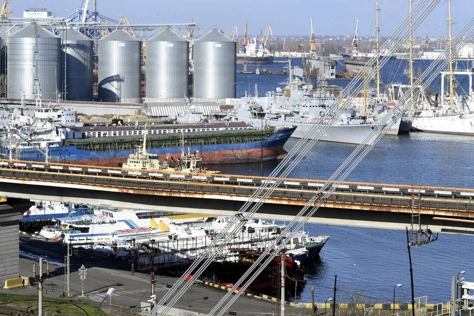 Ukraine-Krieg: Russland attackiert Frachter vor Odessa