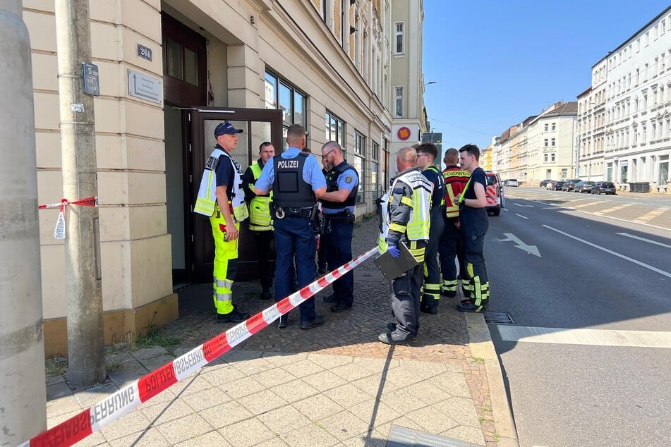 Der Tatortbereich wurde von den Einsatzkräften abgesperrt.