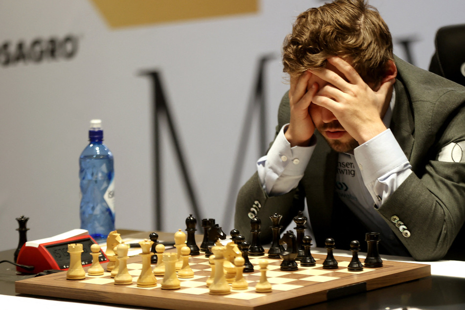Magnus Carlsen, world's top chess player, quits match after one move: "This is unprecedented"