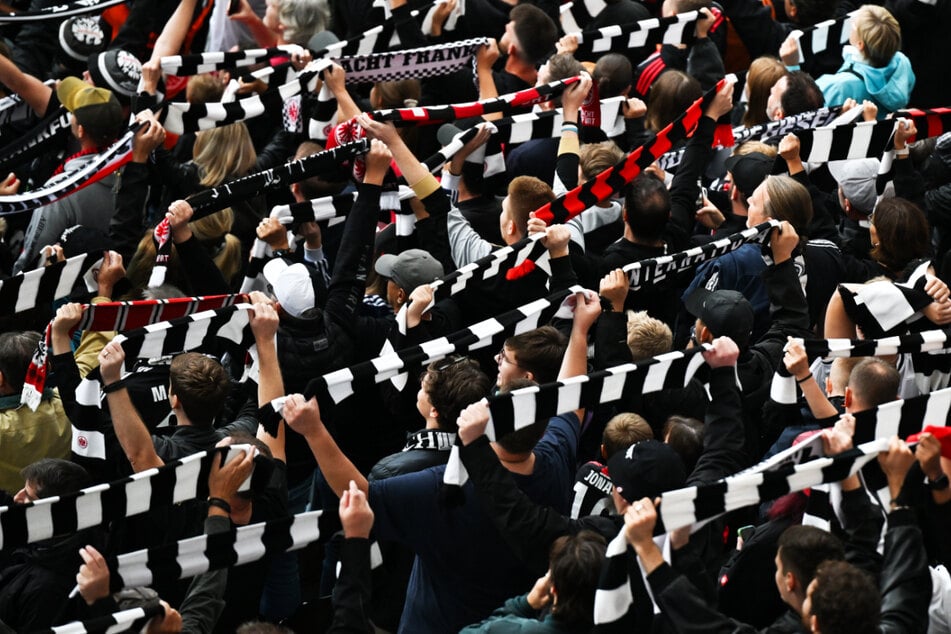 Auf die Unterstützung durch angereiste Fans wird Eintracht Frankfurt bei dem Spiel in Neapel verzichten müssen.