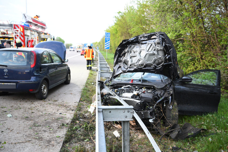Schwerer Unfall auf der A5: Opel kracht mit Ford zusammen